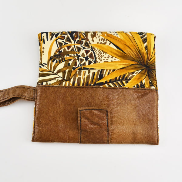 Wristlet wallet